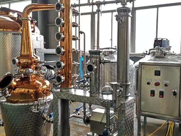 100L Gin and Whiskey Distillery wait delivery to Europe